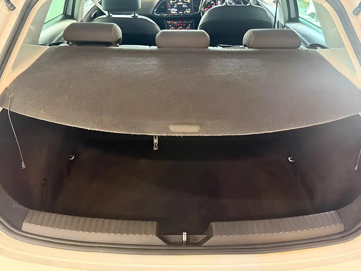 Used 2017 SEAT Leon Fr Technology White - Interior and Exterior details 9