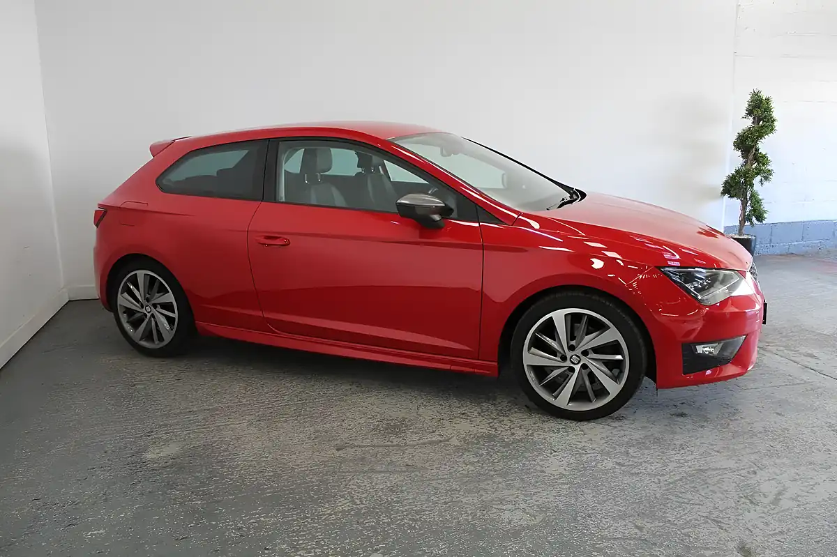 Used 2017 SEAT Leon Fr Titanium Red - Interior and Exterior details 3
