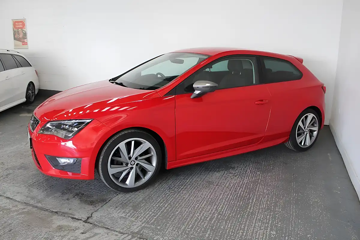 Used 2017 SEAT Leon Fr Titanium Red - Interior and Exterior details 4