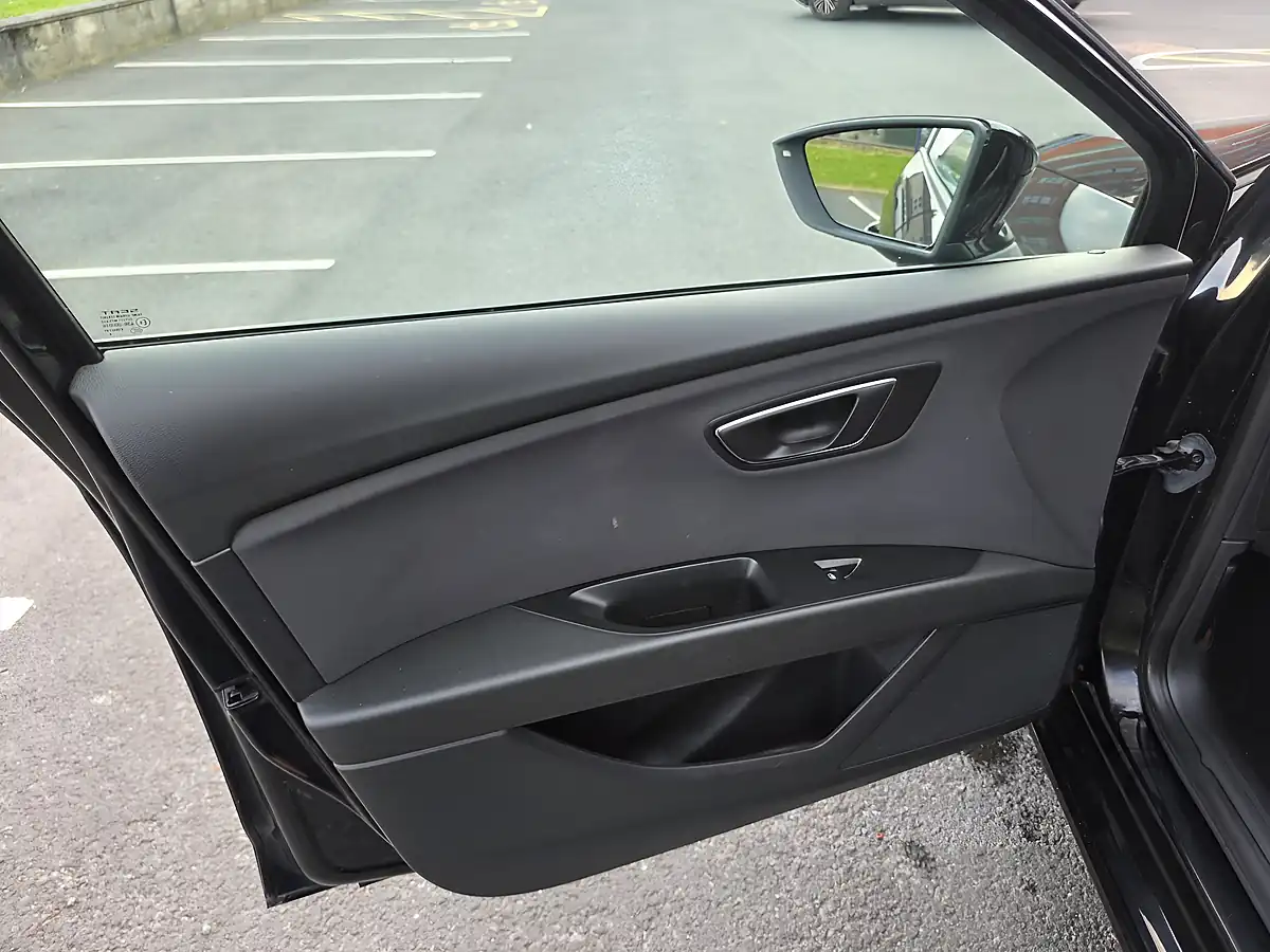 Used 2017 SEAT Leon Se Dynamic Technology Black - Interior and Exterior details 11