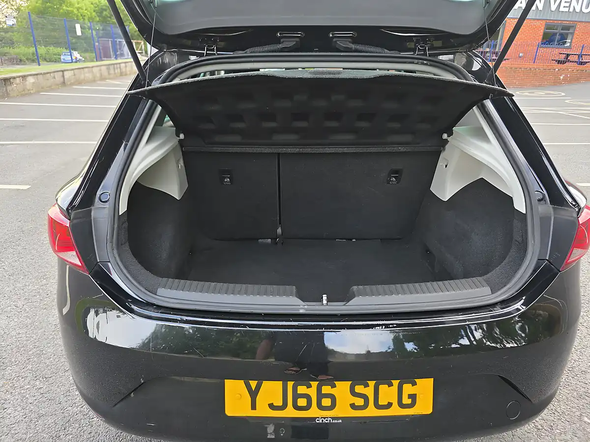 Used 2017 SEAT Leon Se Dynamic Technology Black - Interior and Exterior details 12