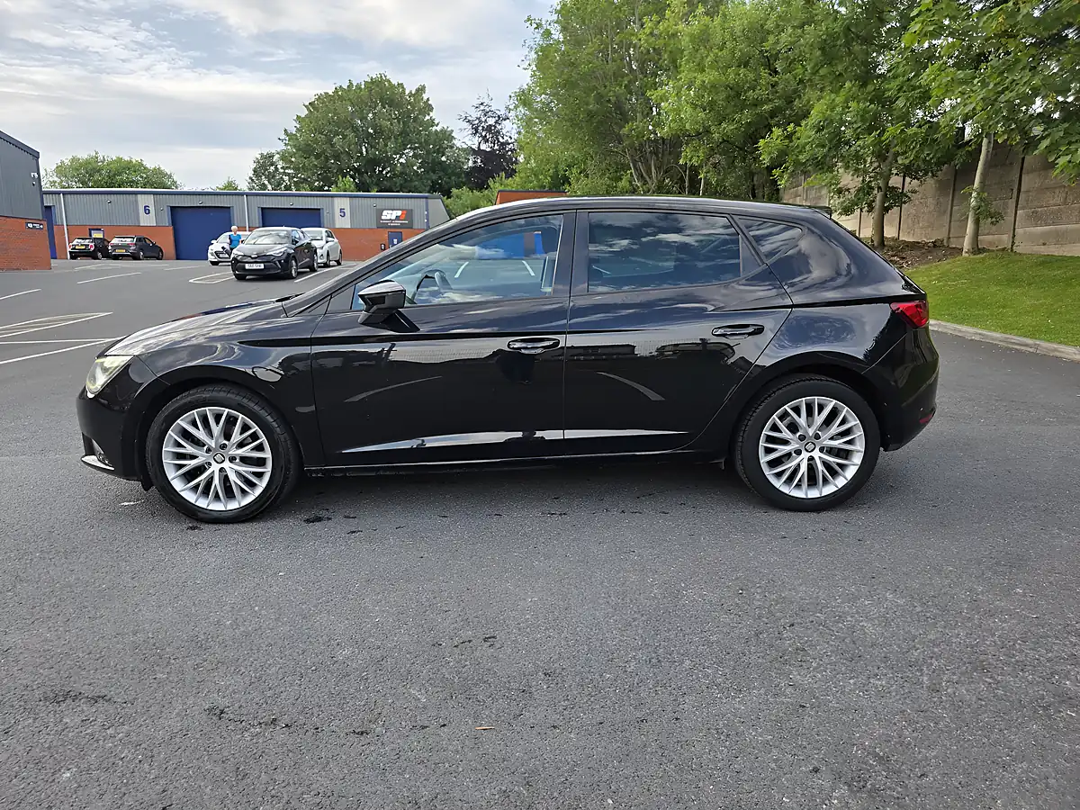 Used 2017 SEAT Leon Se Dynamic Technology Black - Interior and Exterior details 3