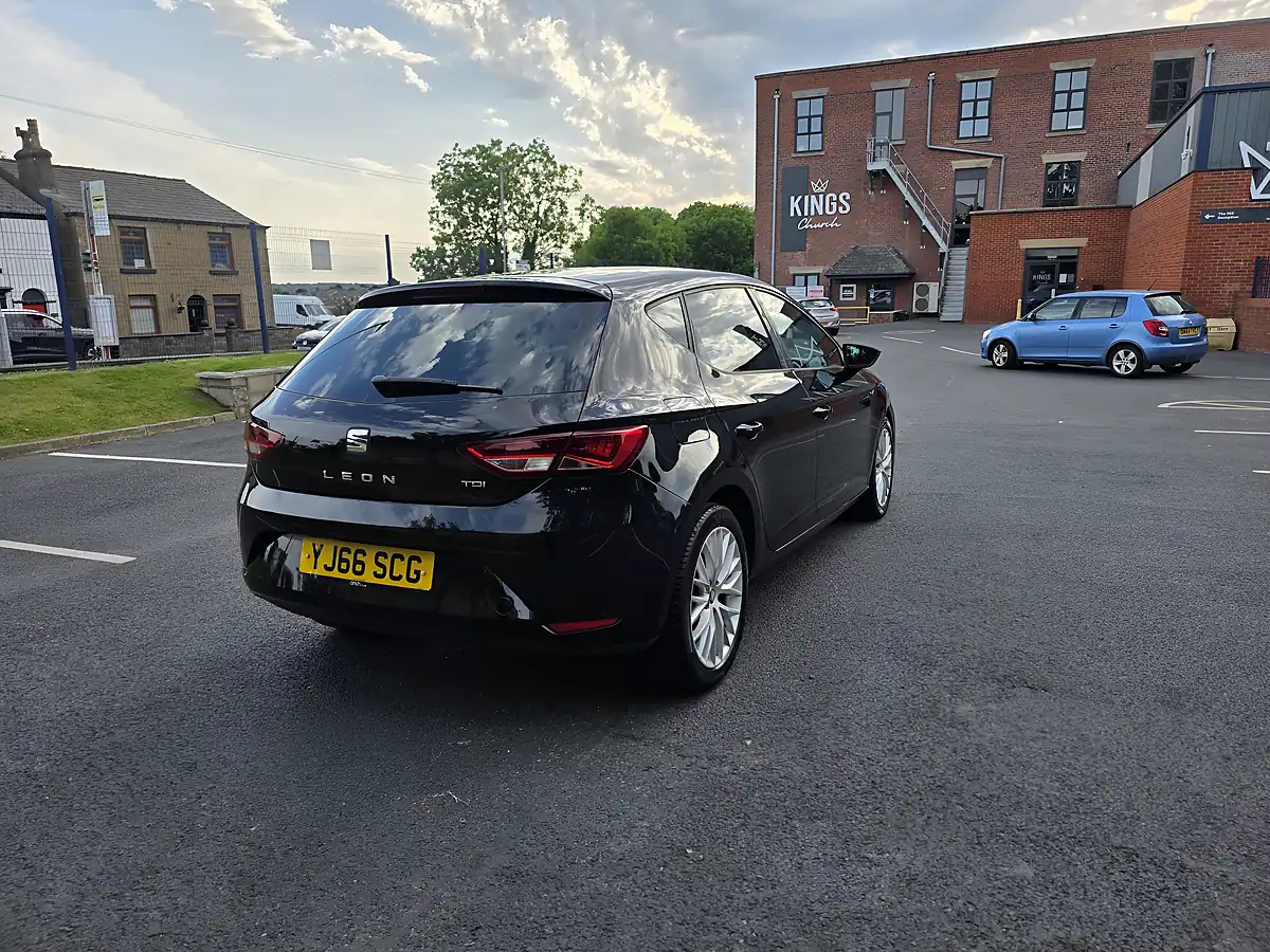 Used 2017 SEAT Leon Se Dynamic Technology Black - Interior and Exterior details 6