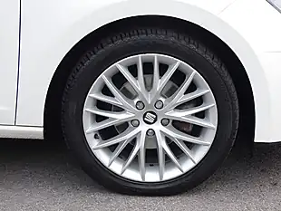 Used 2017 SEAT Leon Se Dynamic Technology Candy White - Interior and Exterior details 11