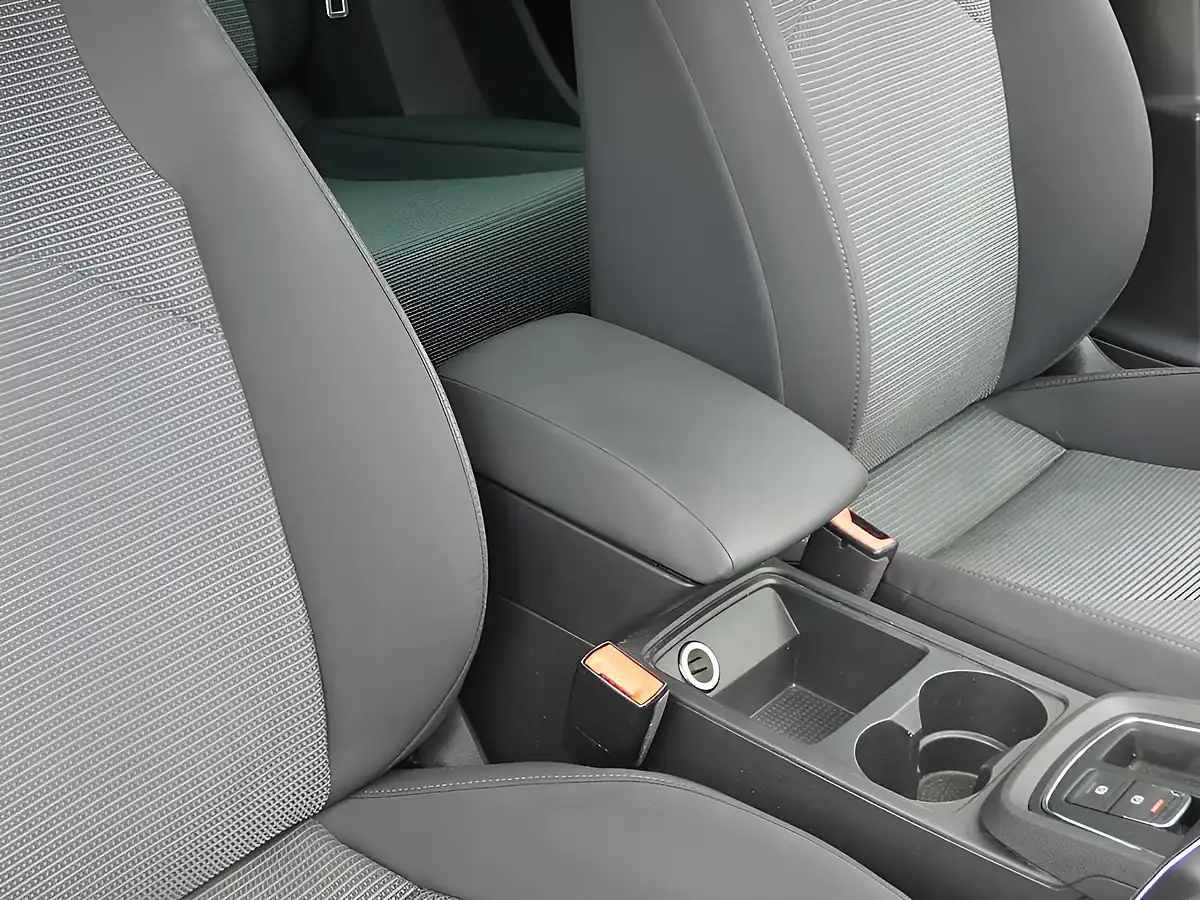 Used 2017 SEAT Leon Se Dynamic Technology Candy White - Interior and Exterior details 13