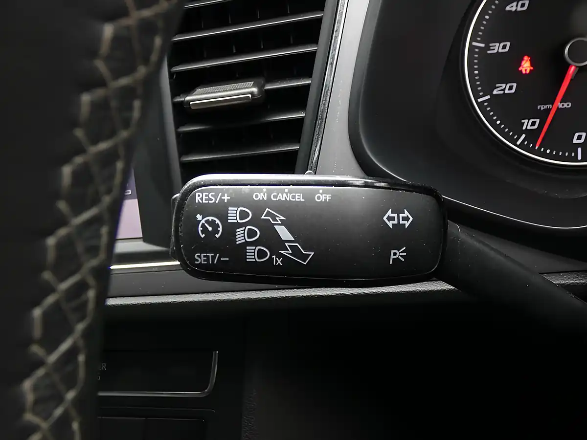 Used 2017 SEAT Leon Se Dynamic Technology Candy White - Interior and Exterior details 14