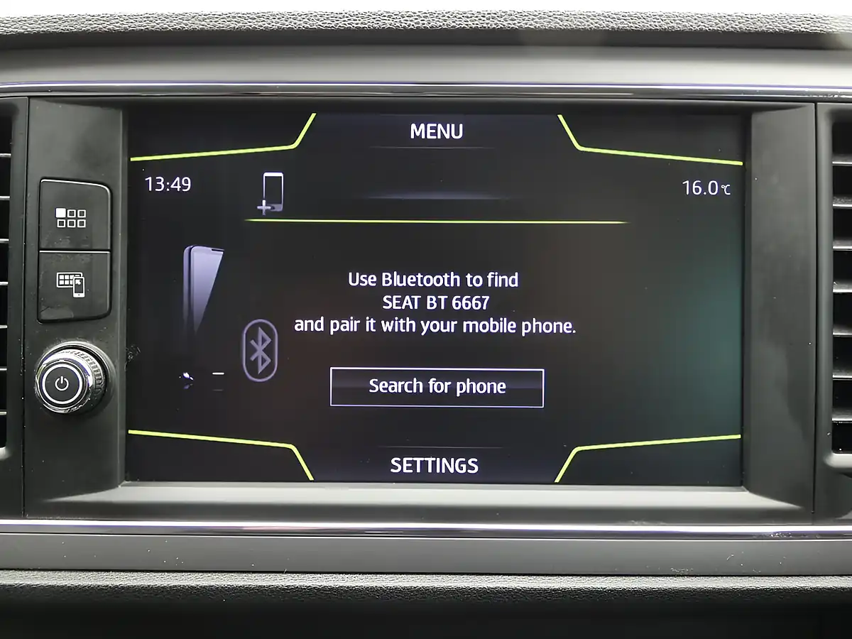 Used 2017 SEAT Leon Se Dynamic Technology Candy White - Interior and Exterior details 4