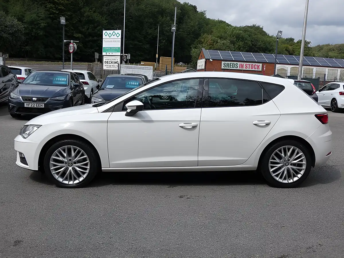Used 2017 SEAT Leon Se Dynamic Technology Candy White - Interior and Exterior details 9