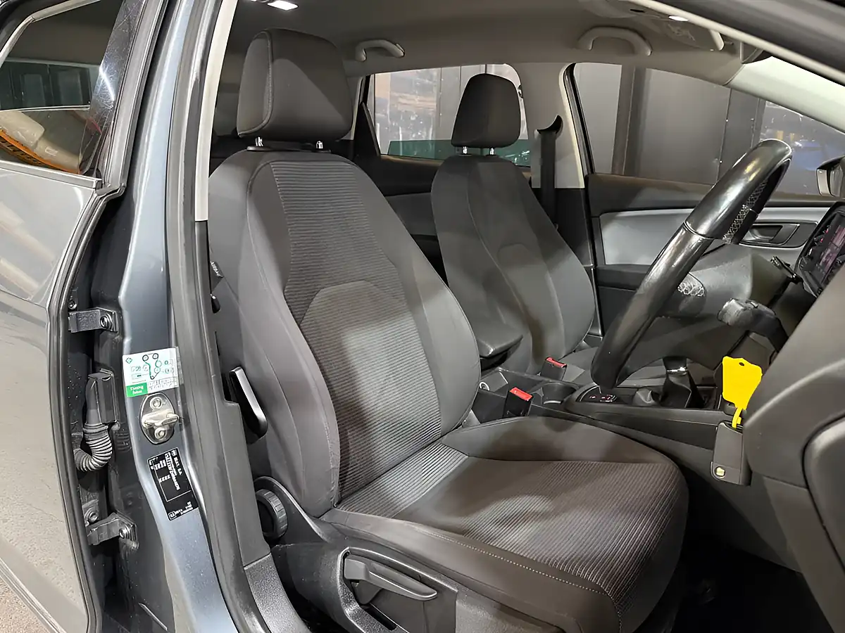 Used 2017 SEAT Leon Se Dynamic Technology Grey - Interior and Exterior details 10