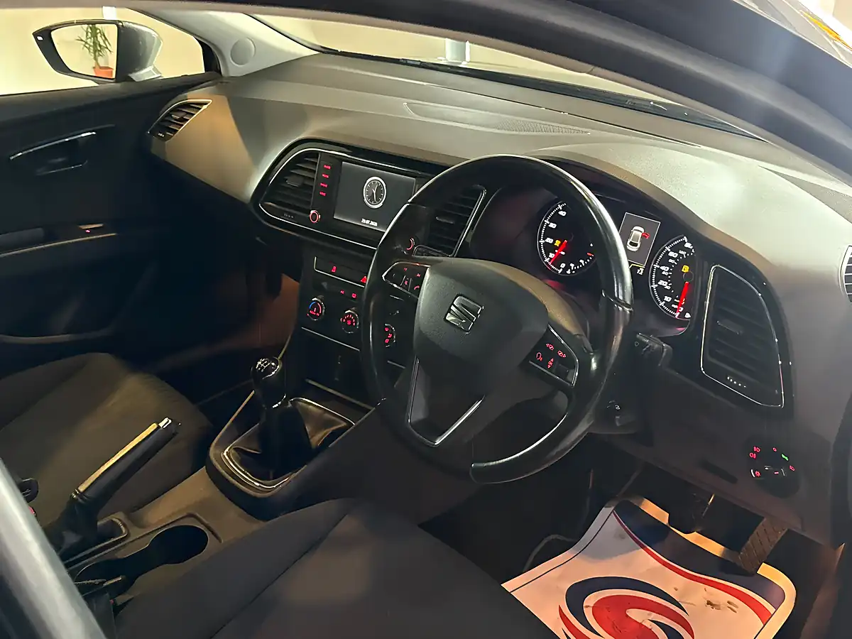 Used 2017 SEAT Leon Se Dynamic Technology Grey - Interior and Exterior details 14