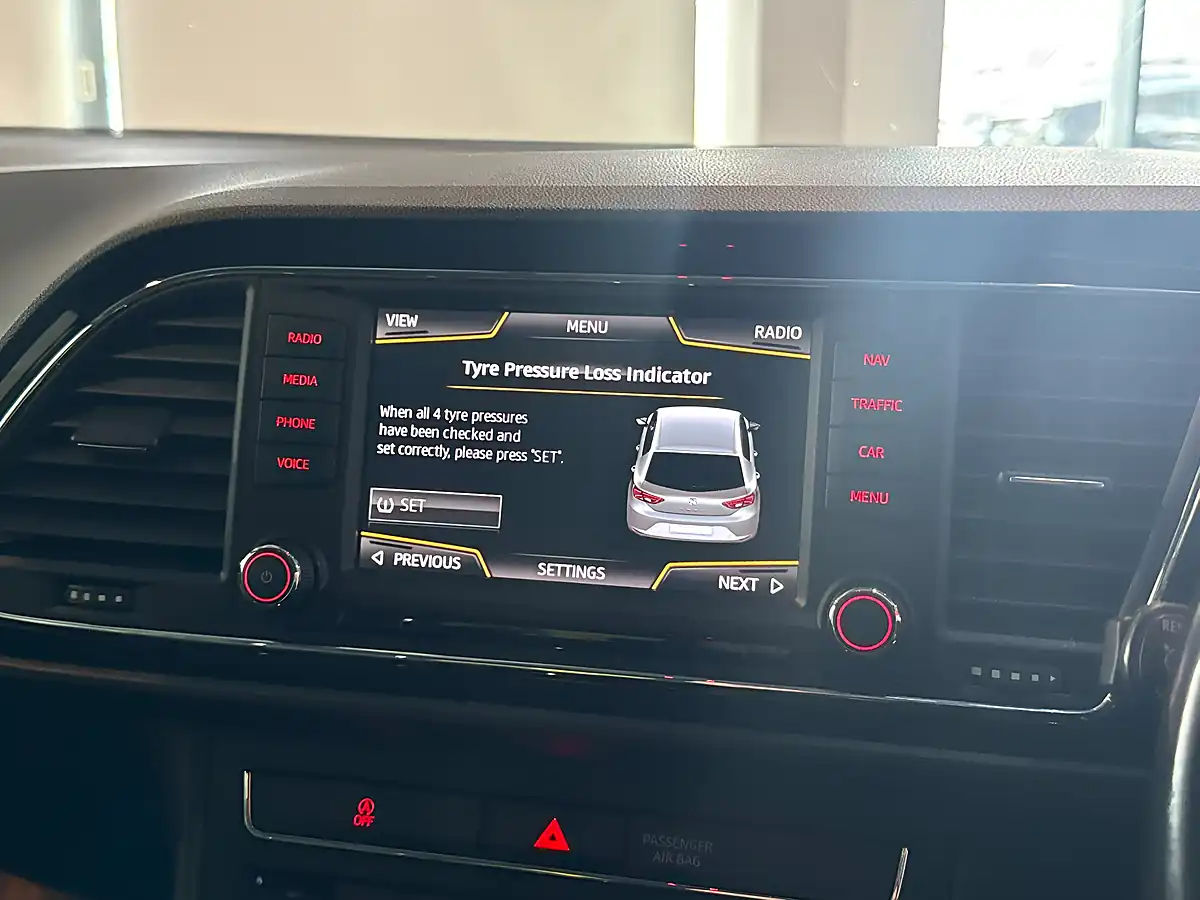 Used 2017 SEAT Leon Se Dynamic Technology Grey - Interior and Exterior details 16