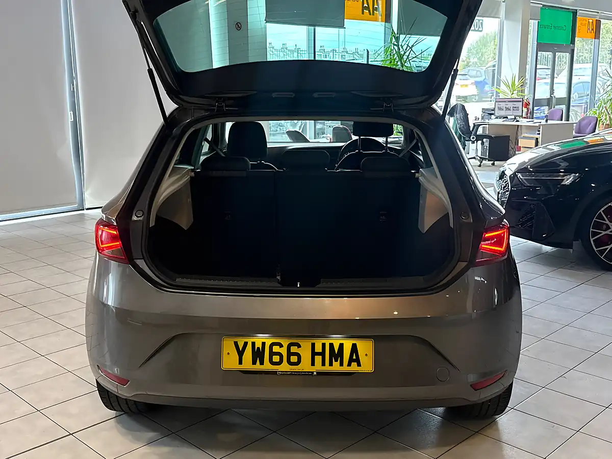 Used 2017 SEAT Leon Se Dynamic Technology Grey - Interior and Exterior details 8