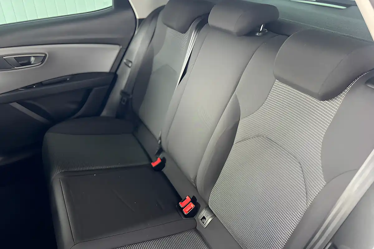Used 2017 SEAT Leon Se Dynamic Technology Grey - Interior and Exterior details 12