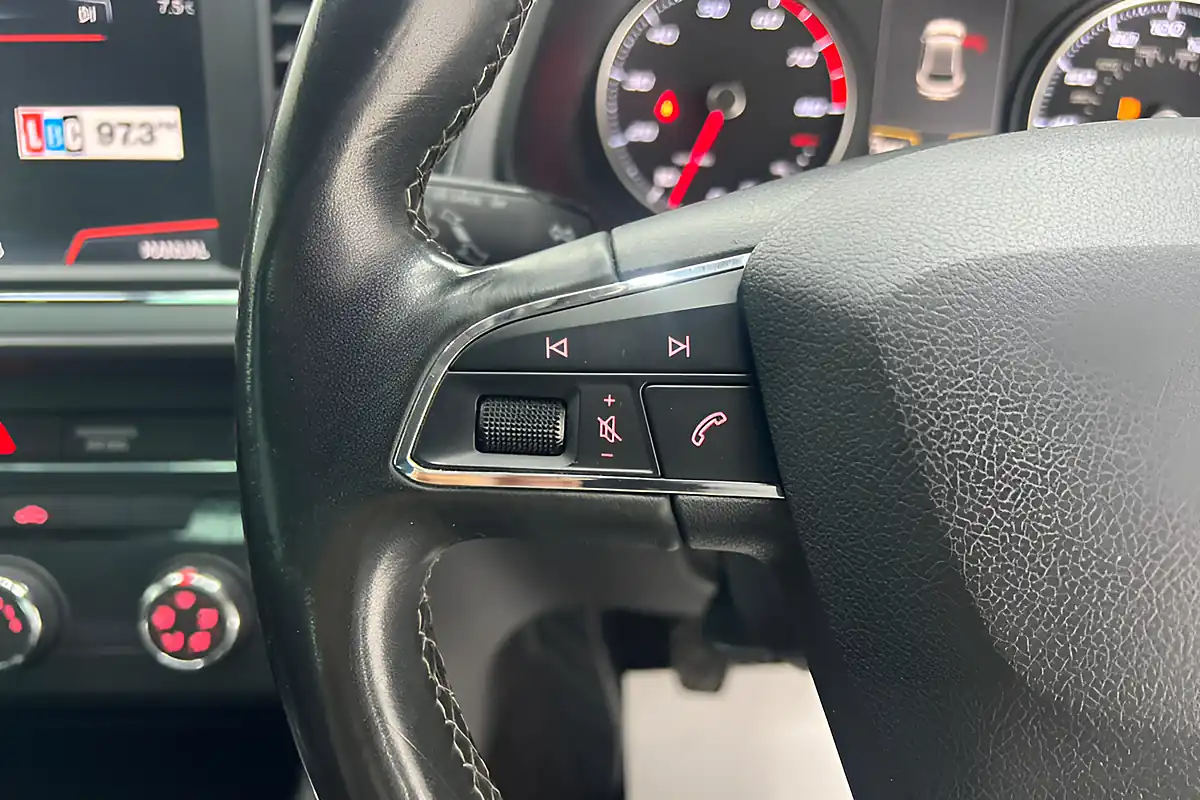 Used 2017 SEAT Leon Se Dynamic Technology Grey - Interior and Exterior details 14