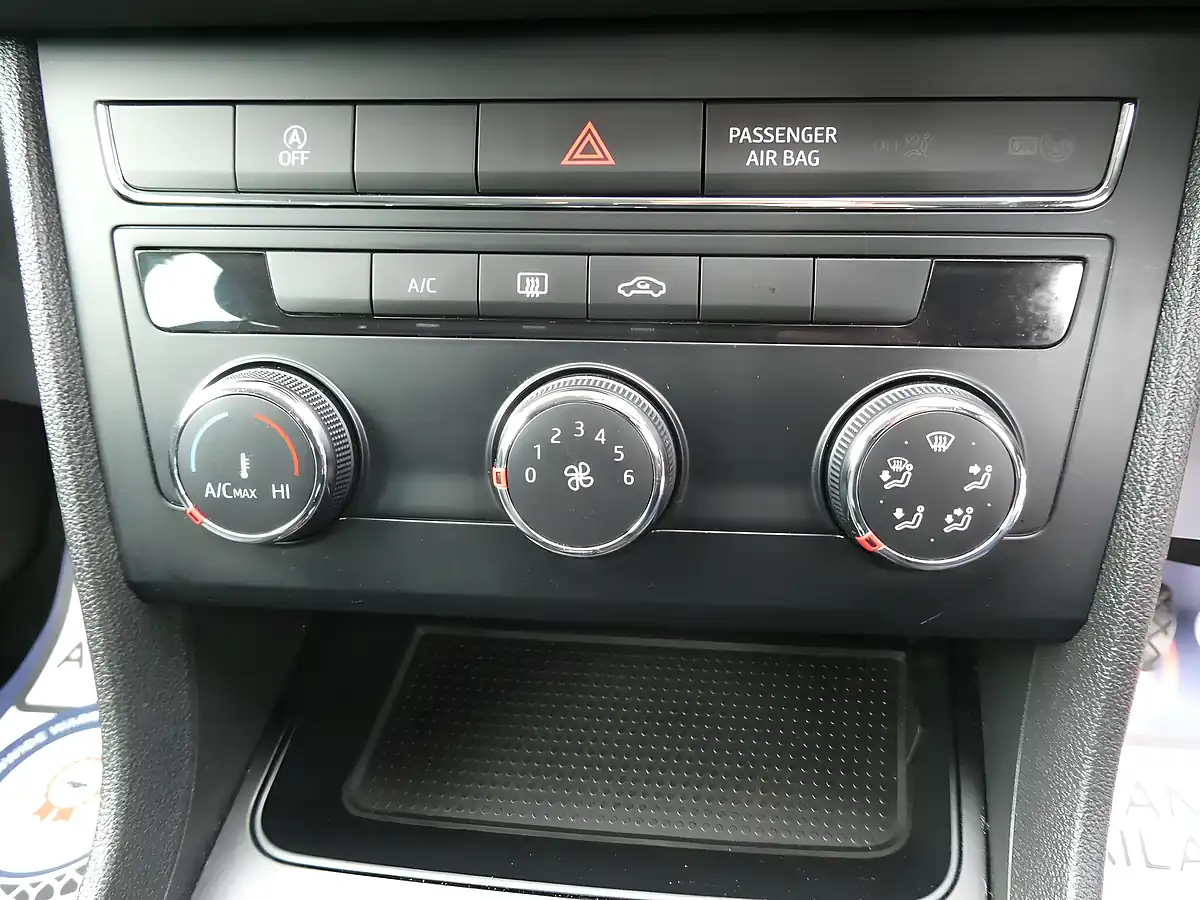 Used 2017 SEAT Leon Se Dynamic Technology Grey - Interior and Exterior details 10