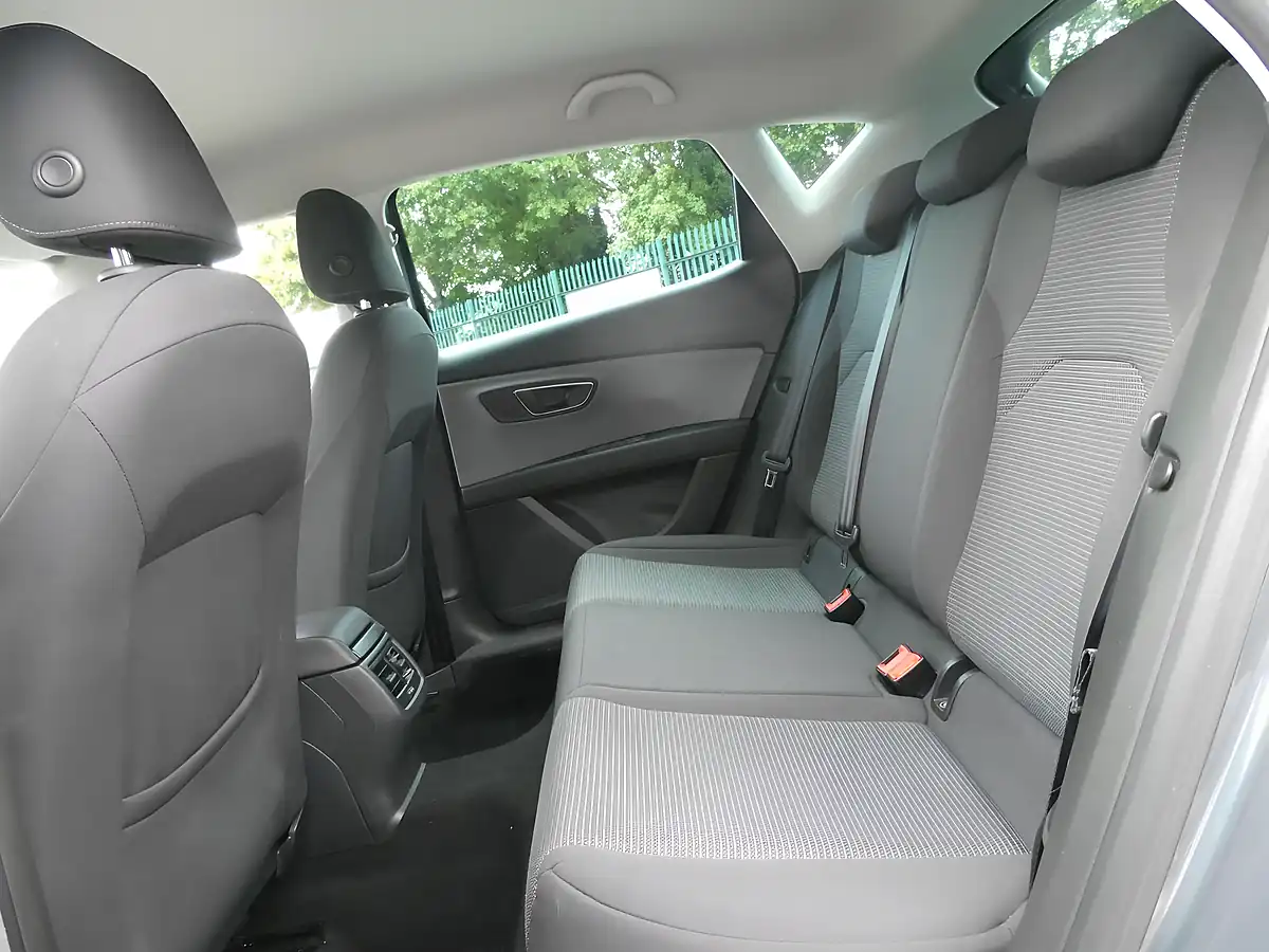 Used 2017 SEAT Leon Se Dynamic Technology Grey - Interior and Exterior details 13