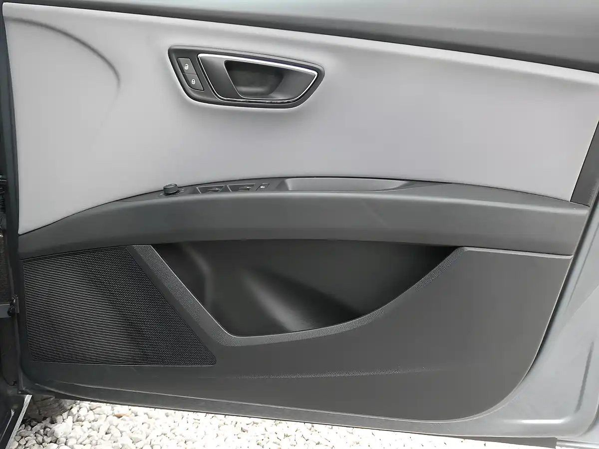 Used 2017 SEAT Leon Se Dynamic Technology Grey - Interior and Exterior details 16