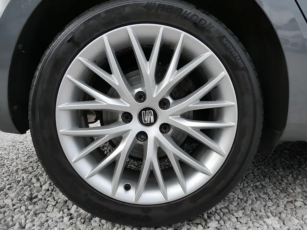 Used 2017 SEAT Leon Se Dynamic Technology Grey - Interior and Exterior details 18