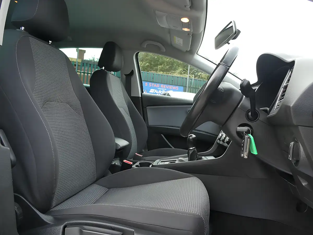 Used 2017 SEAT Leon Se Dynamic Technology Grey - Interior and Exterior details 6