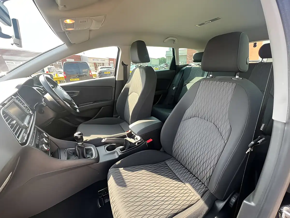 Used 2017 SEAT Leon Se Dynamic Technology Midnight Black - Interior and Exterior details 11