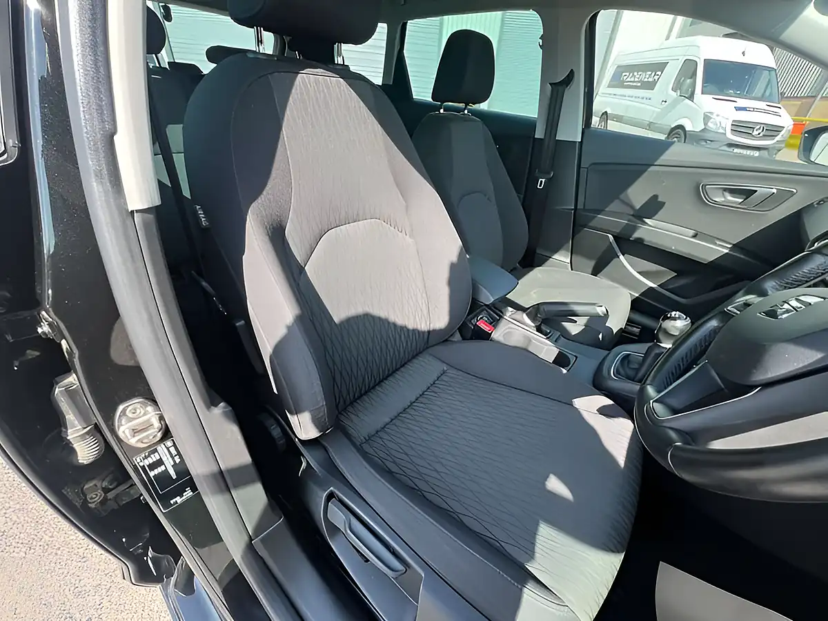 Used 2017 SEAT Leon Se Dynamic Technology Midnight Black - Interior and Exterior details 16