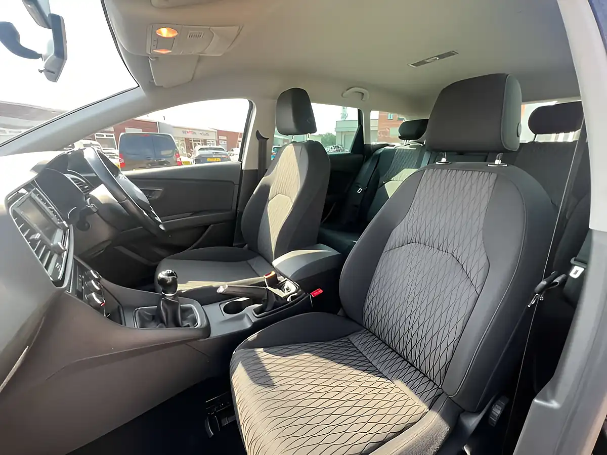 Used 2017 SEAT Leon Se Dynamic Technology Midnight Black - Interior and Exterior details 17