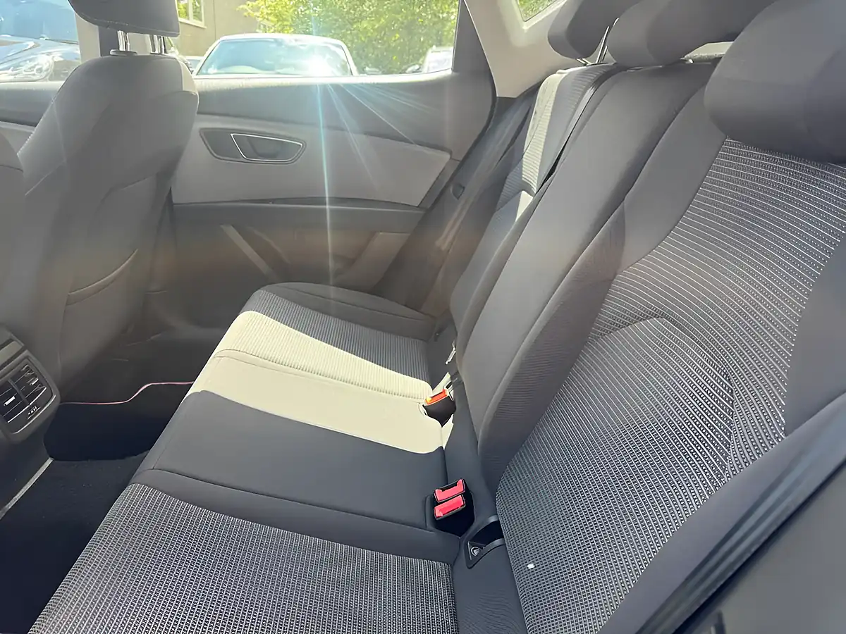 Used 2017 SEAT Leon Se Technology Black - Interior and Exterior details 14