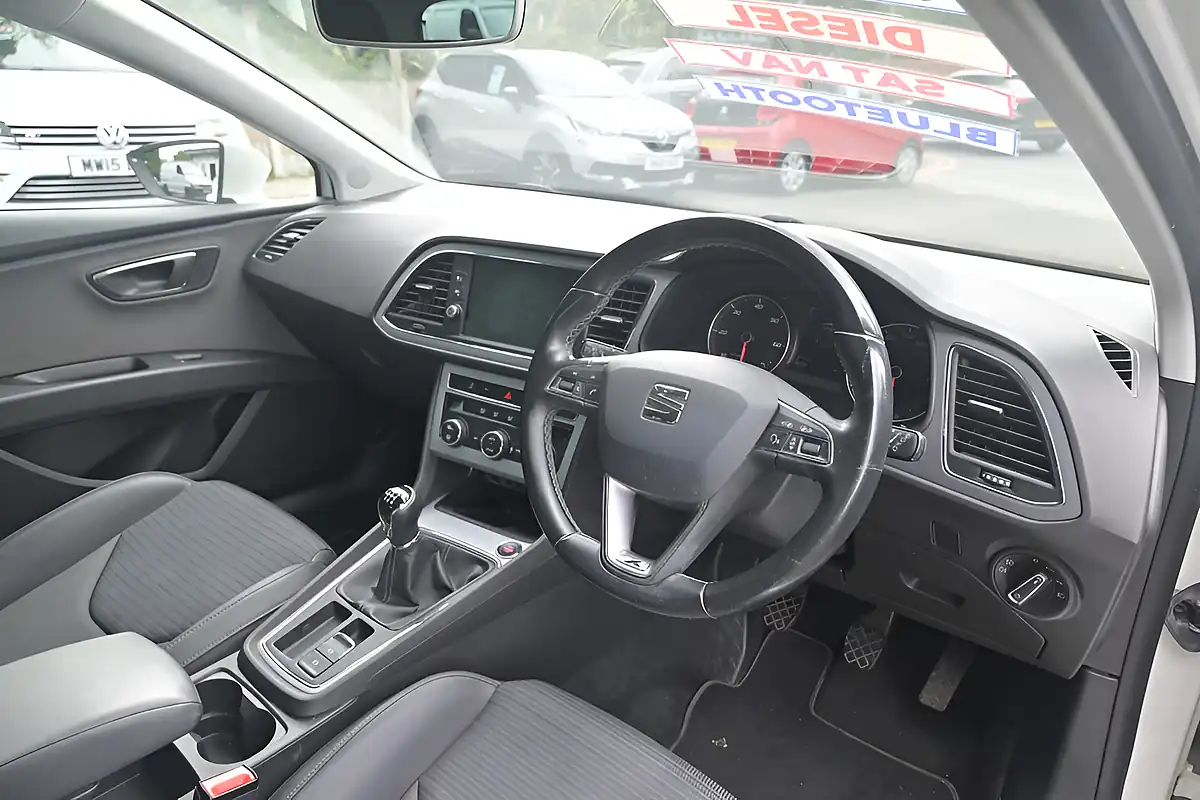 Used 2017 SEAT Leon Xcellence Technology Nevada White - Interior and Exterior details 11