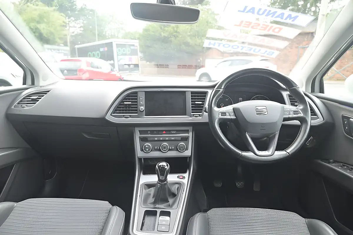 Used 2017 SEAT Leon Xcellence Technology Nevada White - Interior and Exterior details 13