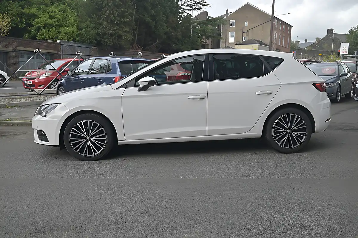Used 2017 SEAT Leon Xcellence Technology Nevada White - Interior and Exterior details 4