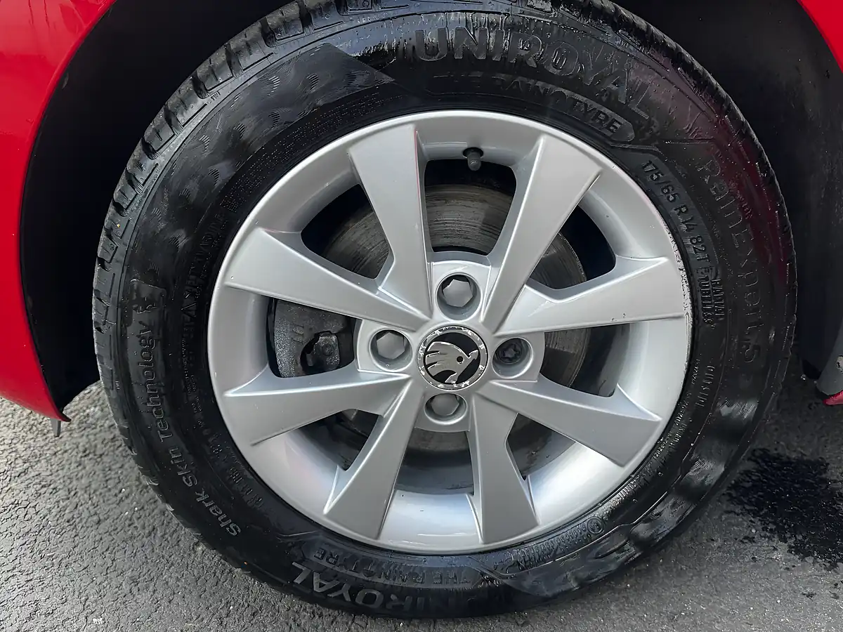 Used 2017 Skoda Citigo Se Red - Interior and Exterior details 13