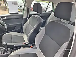 Used 2017 Skoda Fabia Colour Edition Green - Interior and Exterior details 4