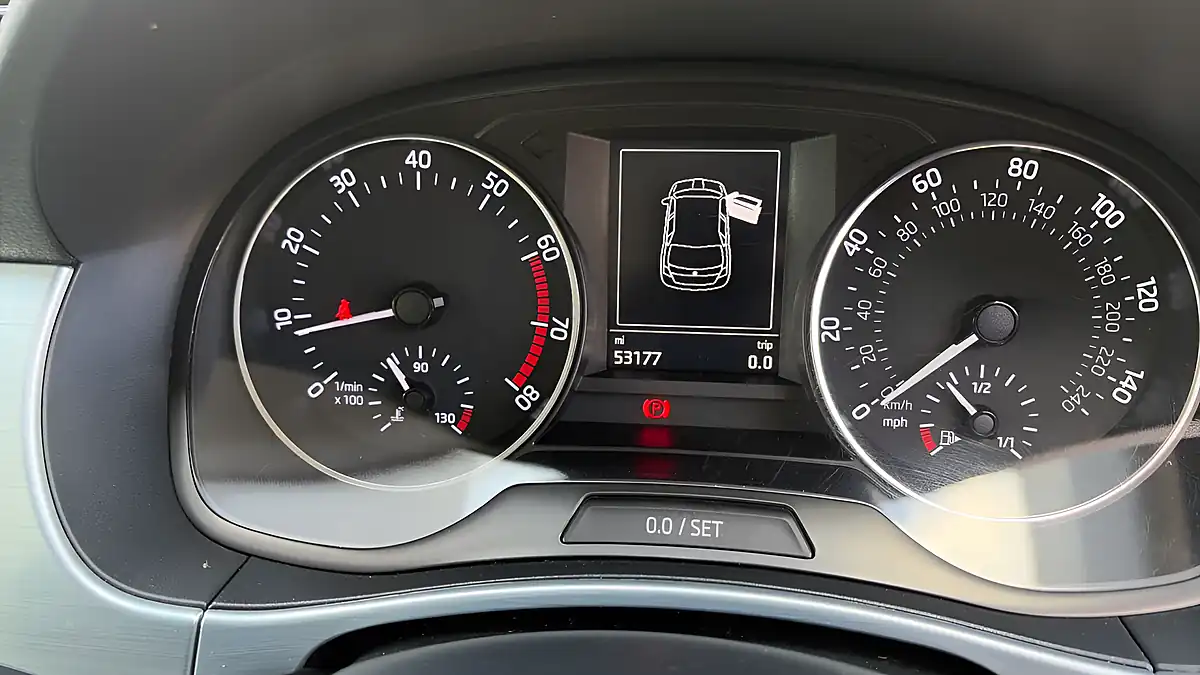 Used 2017 Skoda Fabia Colour Edition Green - Interior and Exterior details 12