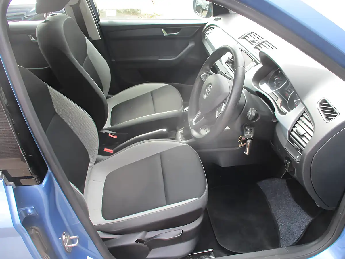 Used 2017 Skoda Fabia Se Blue - Interior and Exterior details 12