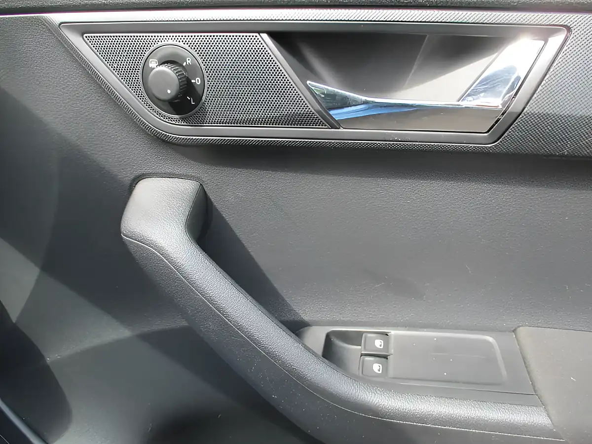 Used 2017 Skoda Fabia Se Blue - Interior and Exterior details 15