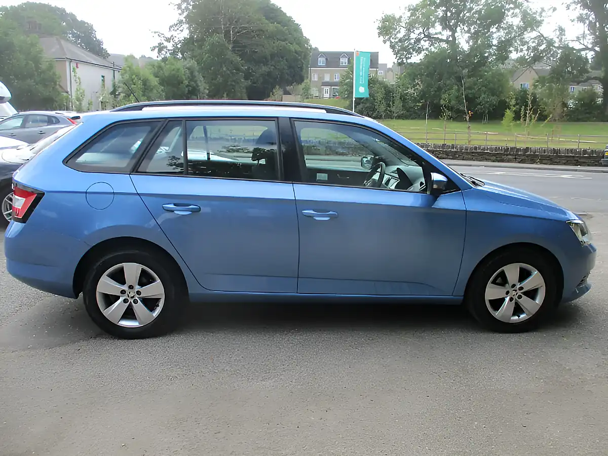 Used 2017 Skoda Fabia Se Blue - Interior and Exterior details 8