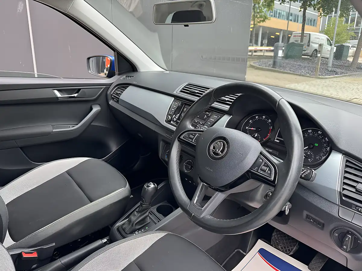 Used 2017 Skoda Fabia Se Blue - Interior and Exterior details 17