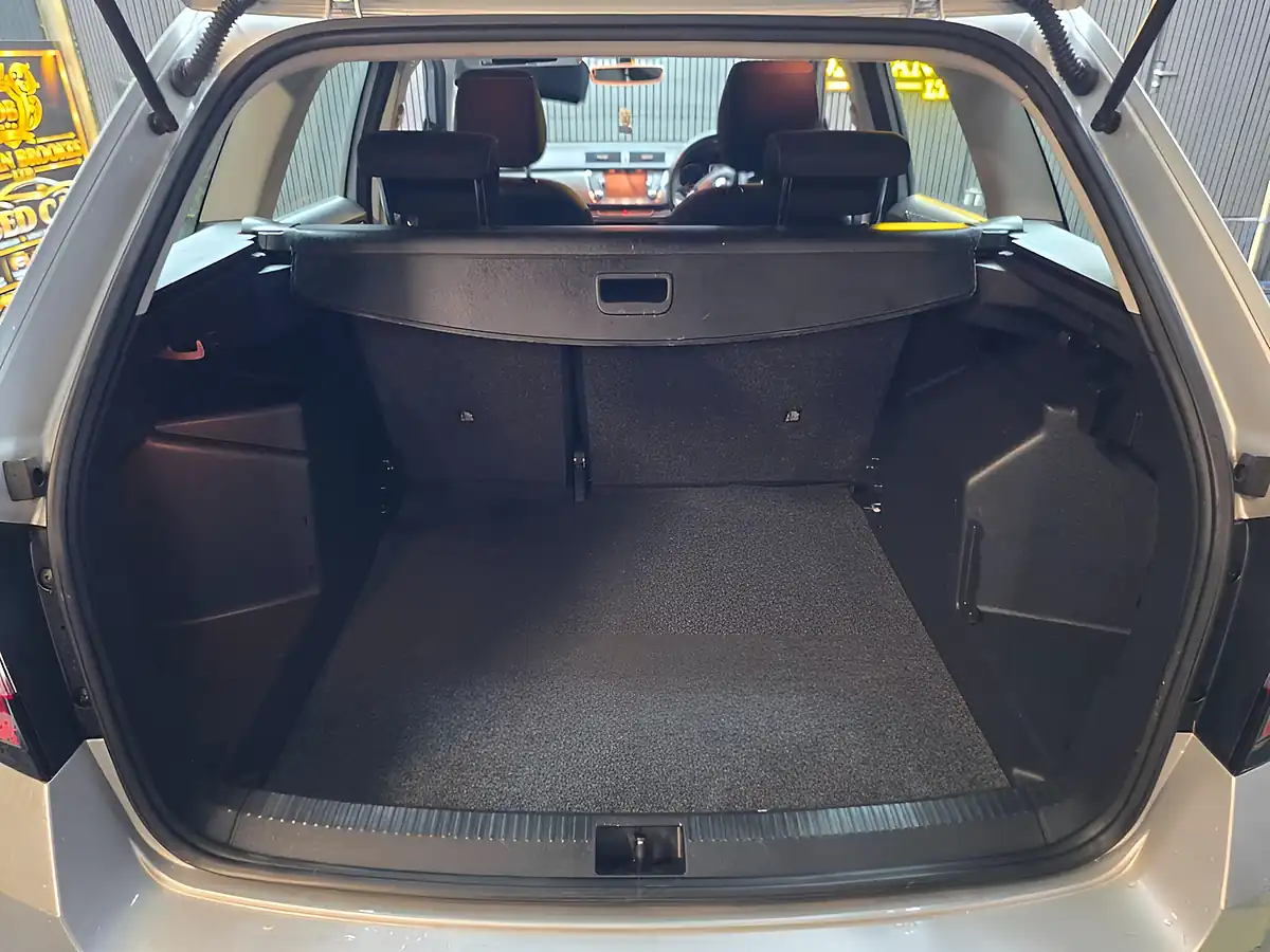 Used 2017 Skoda Fabia Se L Silver - Interior and Exterior details 11