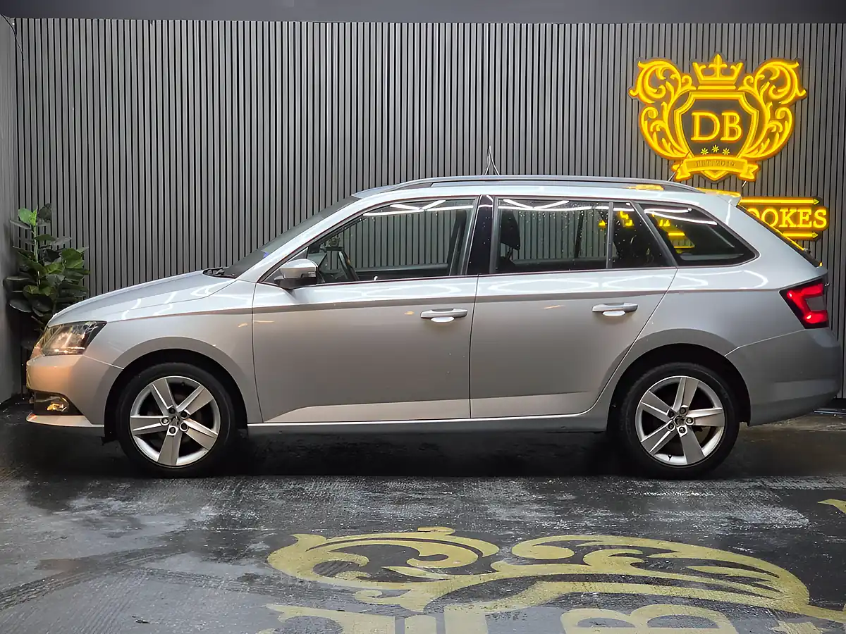 Used 2017 Skoda Fabia Se L Silver - Interior and Exterior details 6
