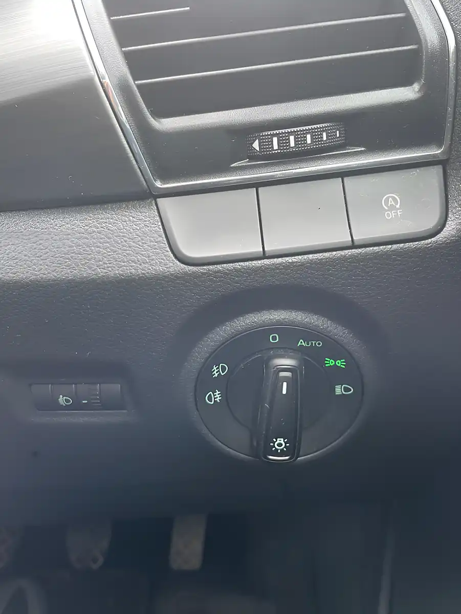 Used 2017 Skoda Fabia Se L Silver - Interior and Exterior details 11