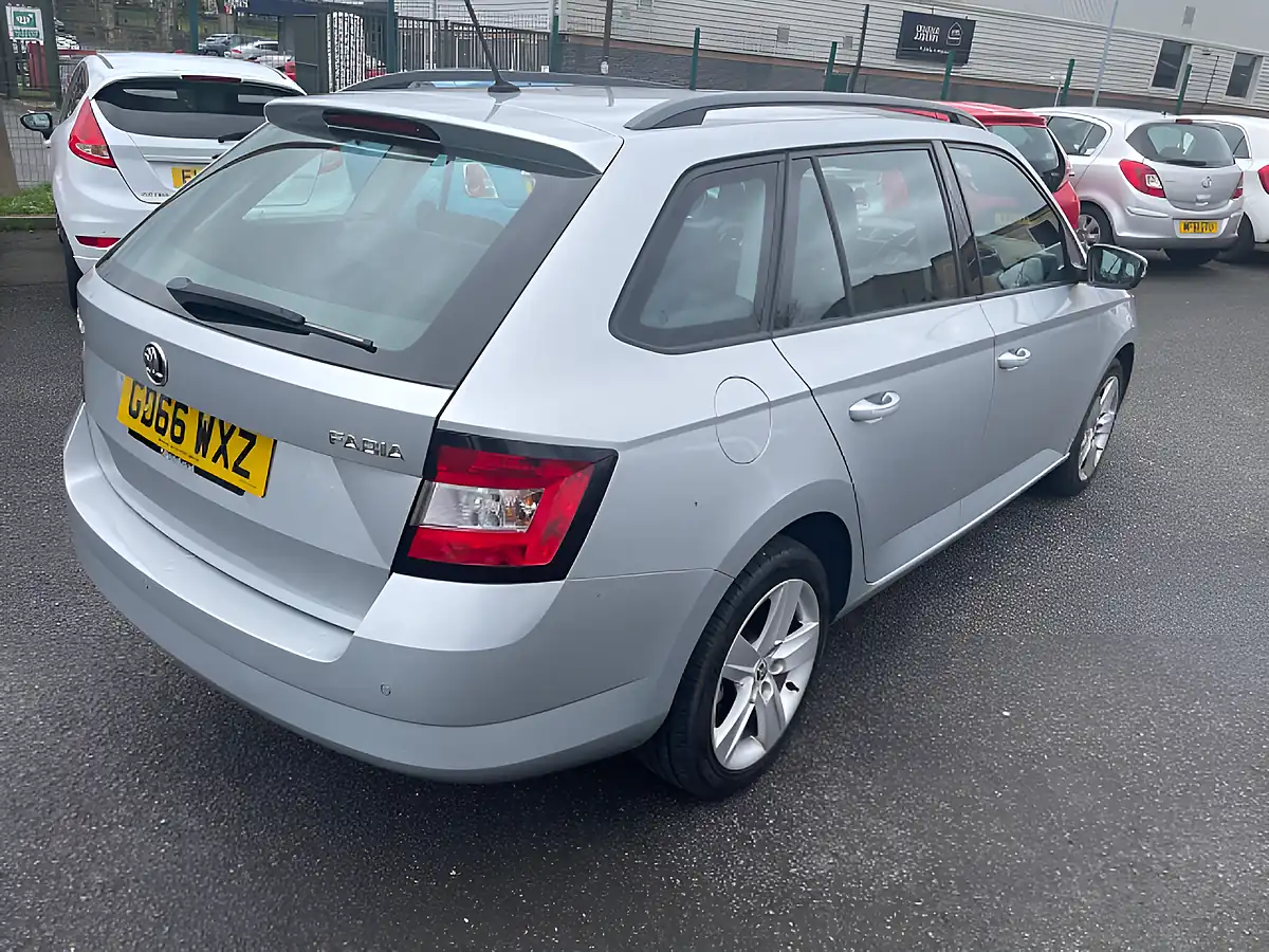 Used 2017 Skoda Fabia Se L Silver - Interior and Exterior details 8