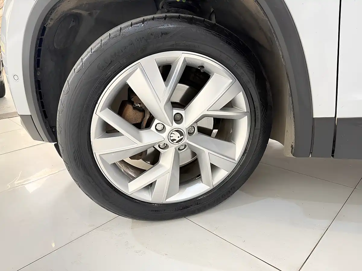 Used 2017 Skoda Kodiaq Edition White - Interior and Exterior details 12