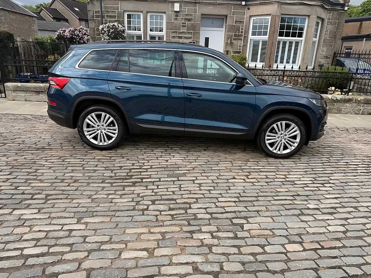 Used 2017 Skoda Kodiaq Se L Petrol Blue - Interior and Exterior details 9