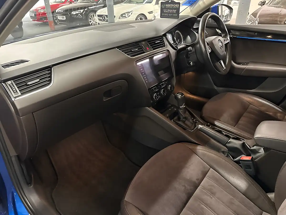 Used 2017 Skoda Octavia Laurin & Klement Race Blue Metallic - Interior and Exterior details 9