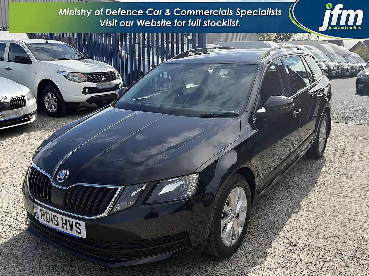 Used 2017 Skoda Octavia S Black Pearl Metallic - Interior and Exterior details 10