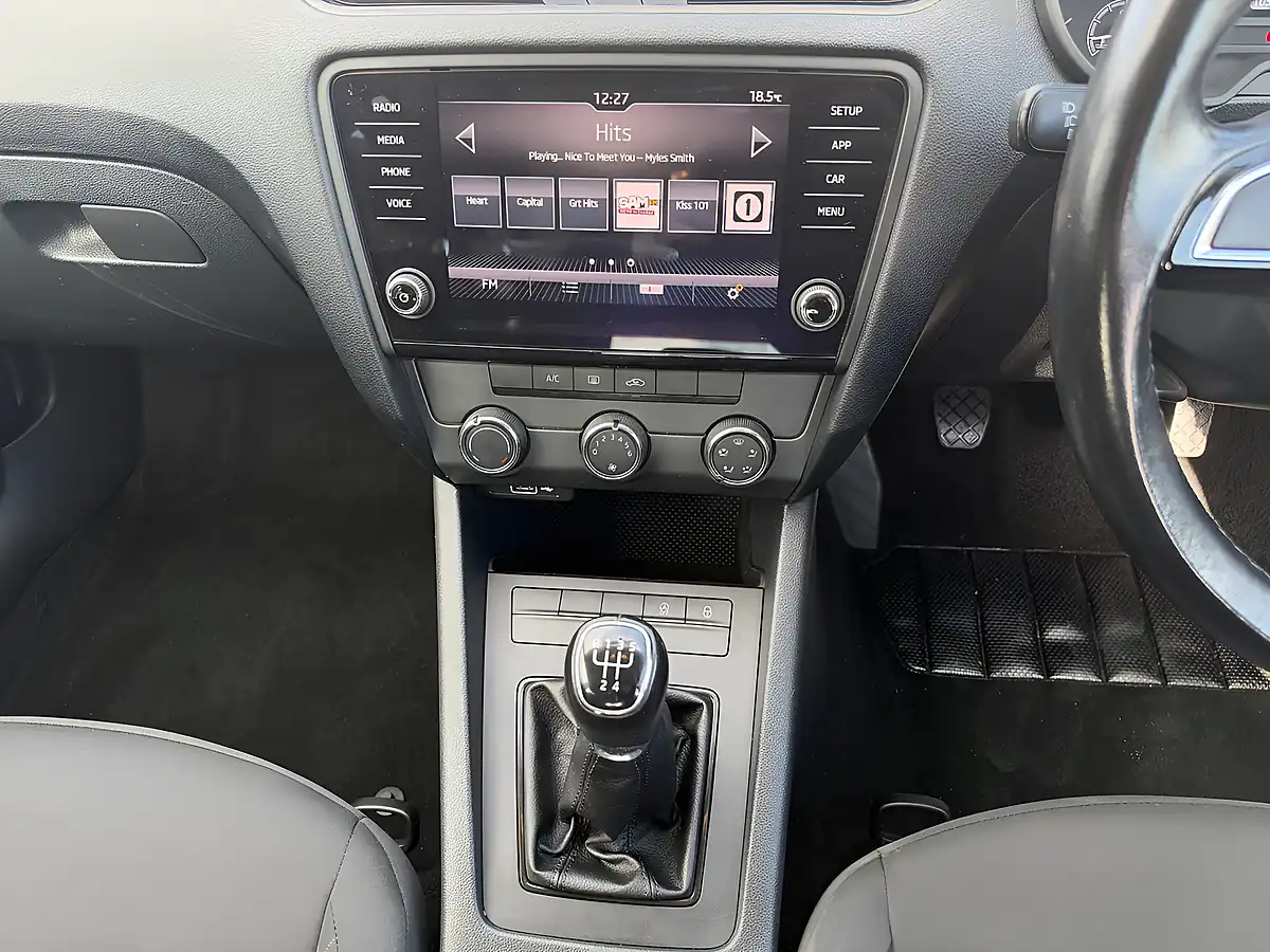 Used 2017 Skoda Octavia S Black Pearl Metallic - Interior and Exterior details 12