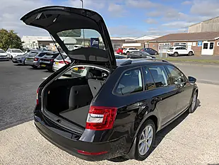 Used 2017 Skoda Octavia S Black Pearl Metallic - Interior and Exterior details 17