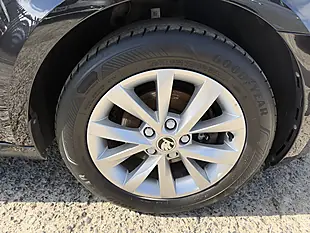Used 2017 Skoda Octavia S Black Pearl Metallic - Interior and Exterior details 18