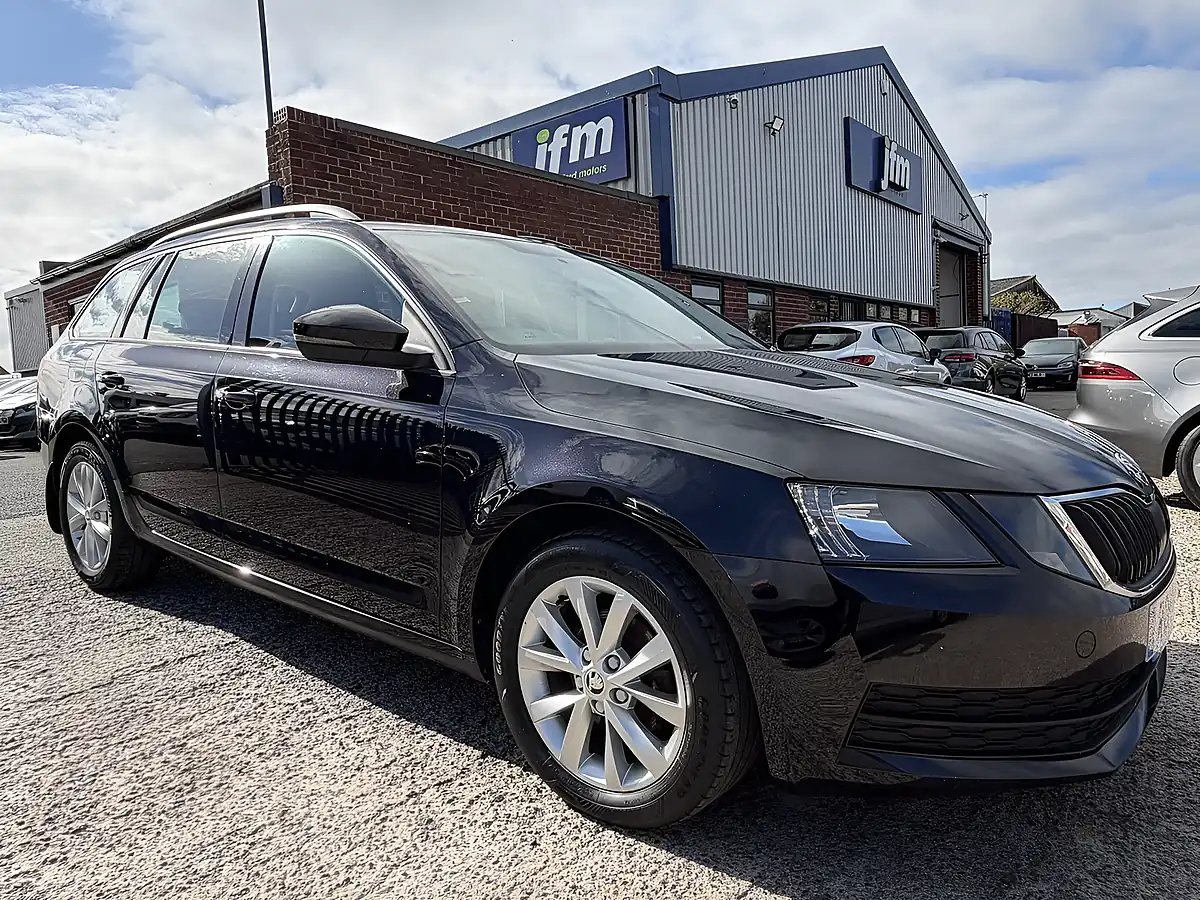 Used 2017 Skoda Octavia S Black Pearl Metallic - Interior and Exterior details 20