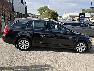 Used 2017 Skoda Octavia S Black Pearl Metallic - Interior and Exterior details 5